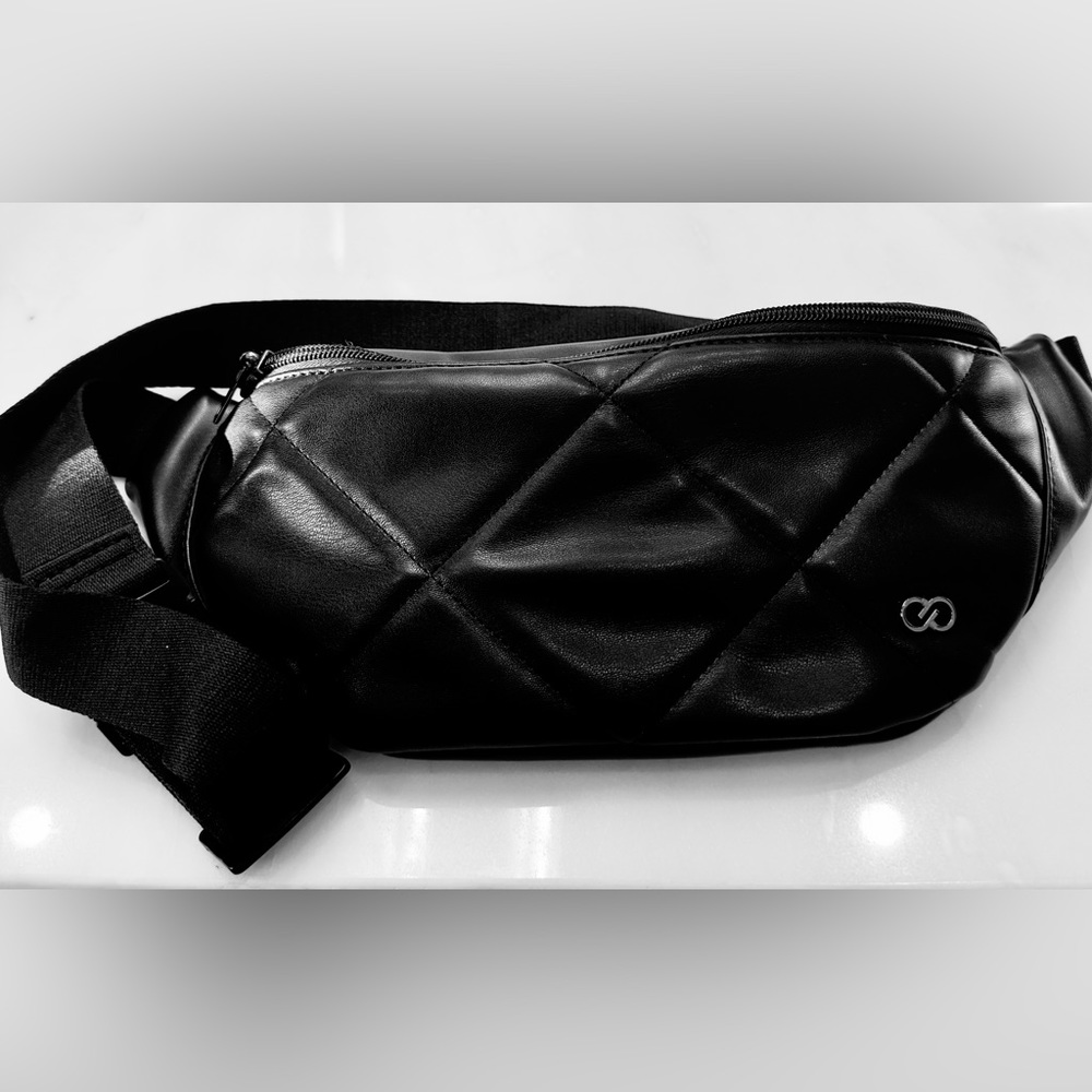 Calia by Carrie Underwood Sling Bag in black